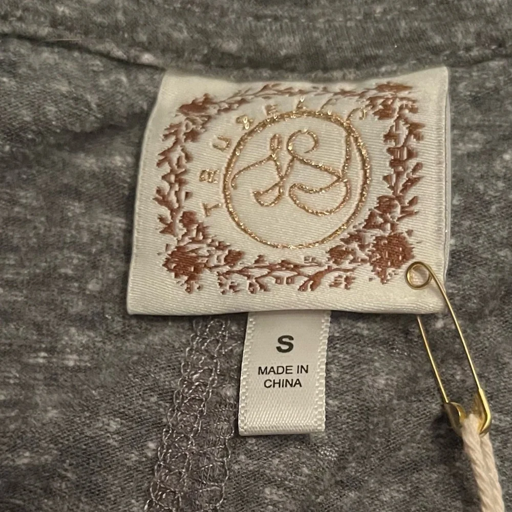 True Self Flower Print Gray Speckled Shortsleeve Top Women’s Gray Size Small